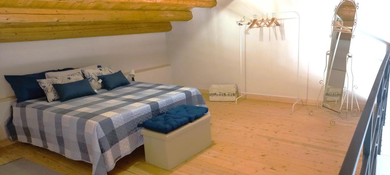 פקינו Almademari Giglio Casa Vacanza מראה חיצוני תמונה