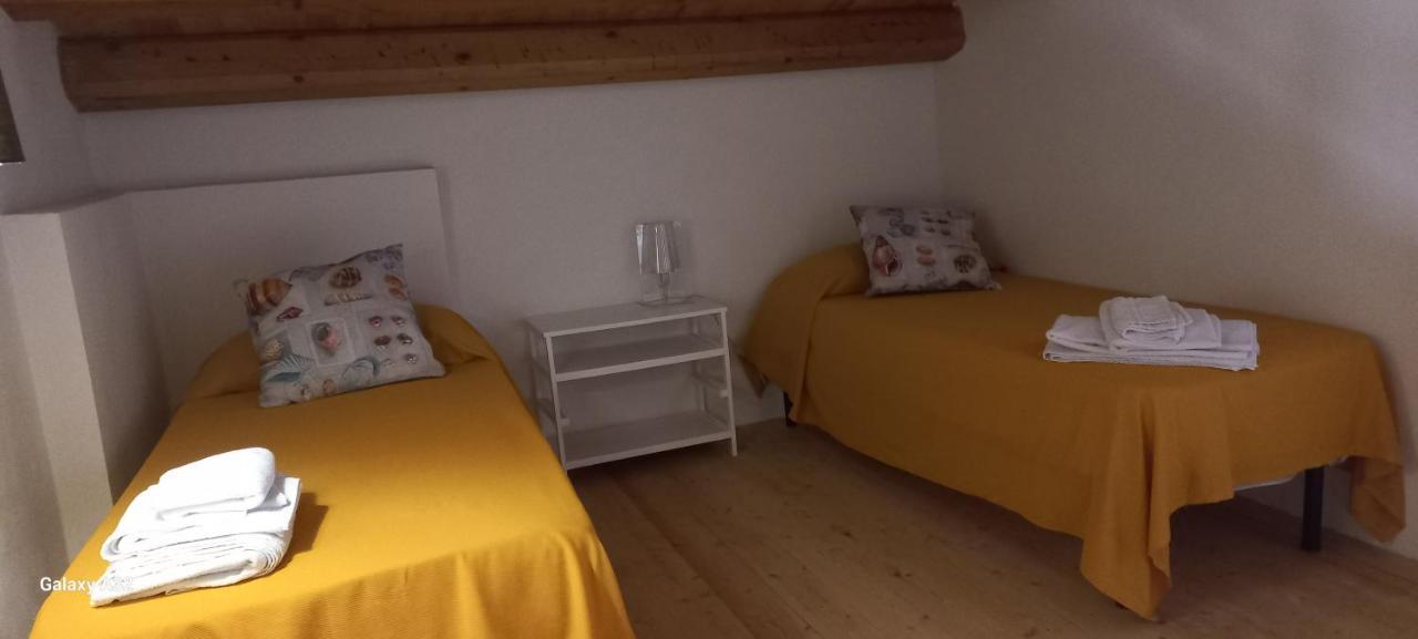 פקינו Almademari Giglio Casa Vacanza מראה חיצוני תמונה